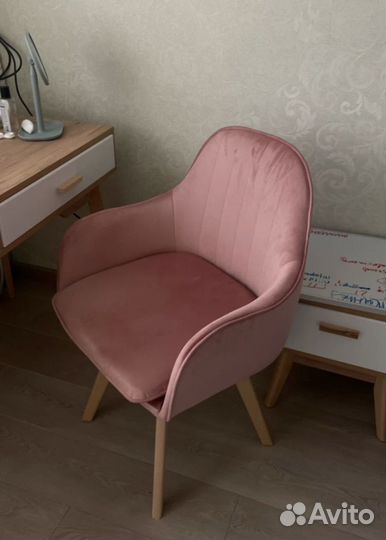 Стул с подлокониками шикарный