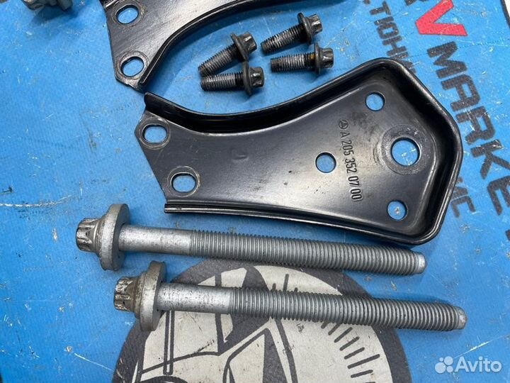 Крепление балки подвески заднее Mercedes-Benz