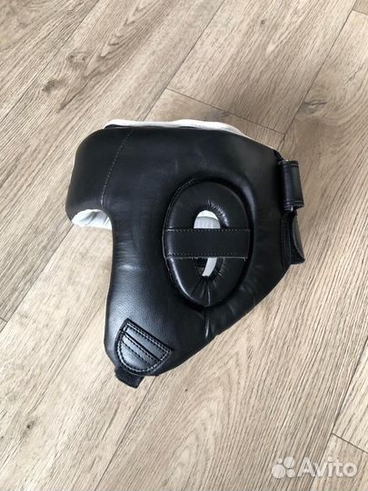 Боксерский шлем venum