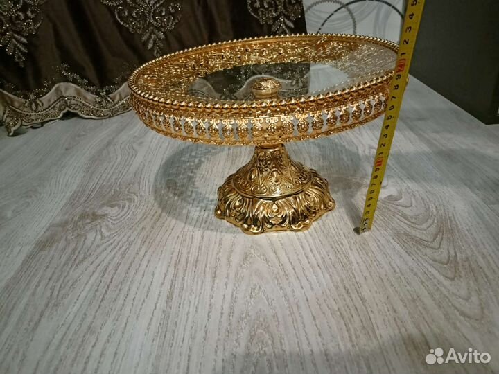 Тортница на ножке