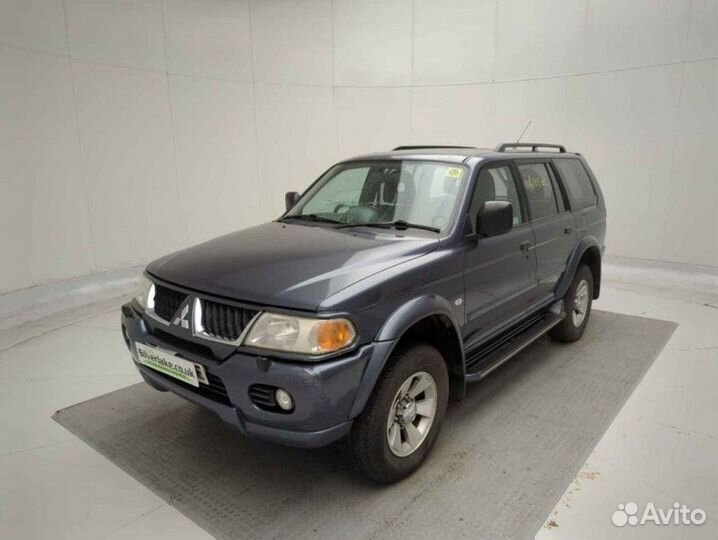 Кнопка стеклоподъемника задняя Mitsubishi Pajero