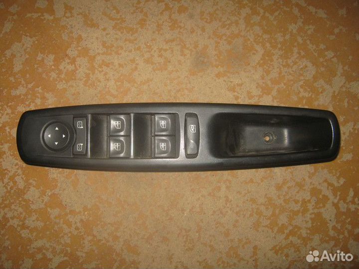 Блок управления стеклоподъемниками Renault Megane