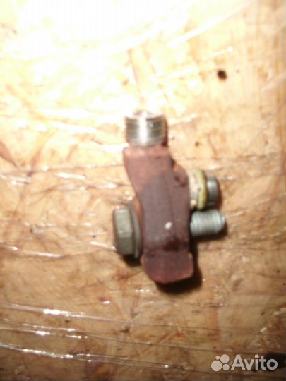 Держатель топливной трубки MAN