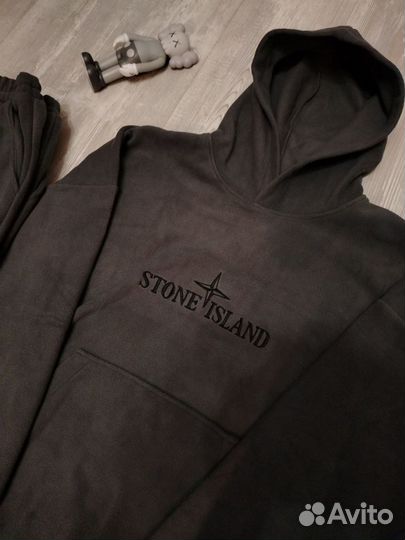 Весенний спортивный костюм stone island