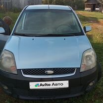 Ford Fiesta 1.6 MT, 2006, 260 000 км, с пробегом, цена 450 000 руб.