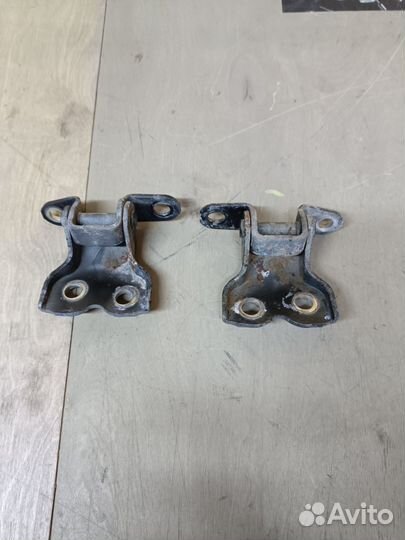 Петля двери передней левой Toyota Gaia SXM15