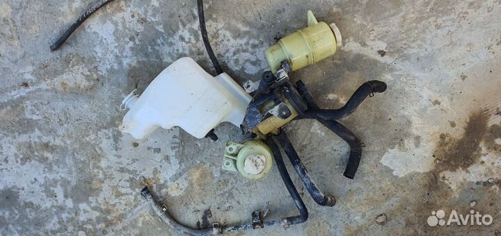 Мицубиси Аутлендр XL бачек расширителиный Гура