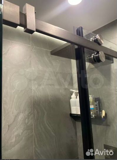 Стеклянные душевые перегородки