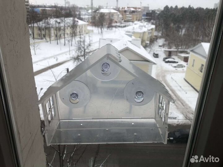 Кормушка для птиц прозрачная