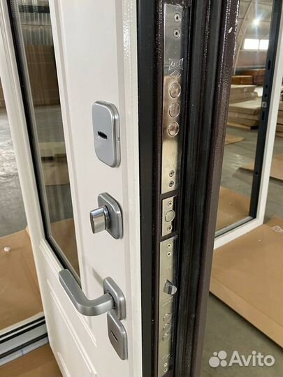 Входная металлическая дверь 