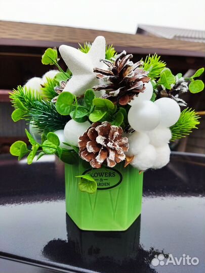 Новогодняя композиция в керамическом кашпо