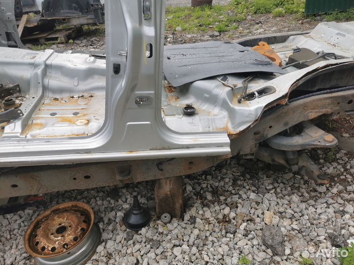 Левый порог Nissan Pathfinder R51