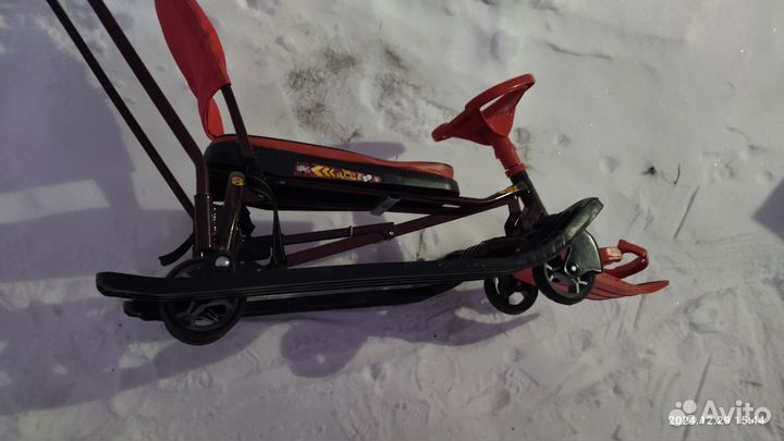 Детский снегокат с ручкой и колесами
