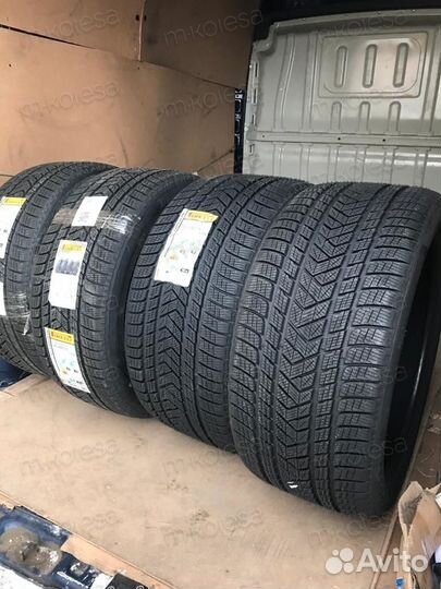 Pirelli Scorpion Winter 325/35 R22