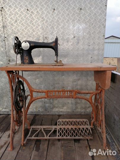 Швейная машинка зингер ножная