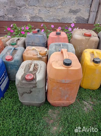 Канистры пластиковые бу 50литров для бензина