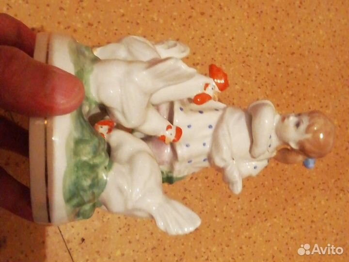 Девочка с курами