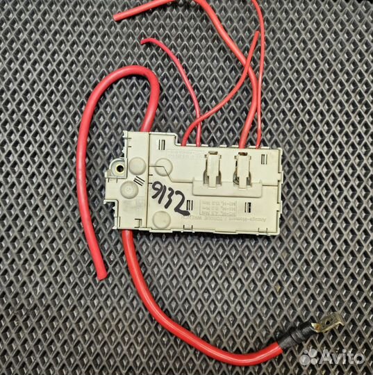 Распределитель тока в багажнике Е39 BMW