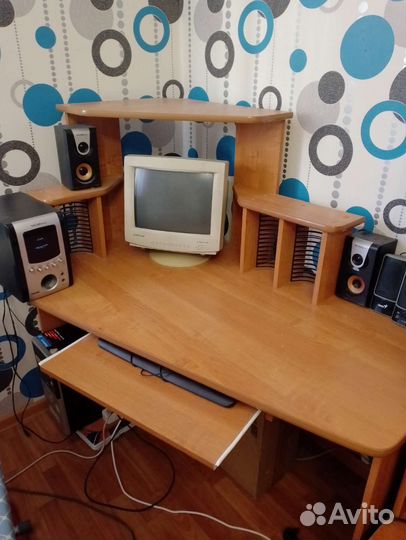 Компьютерный стол