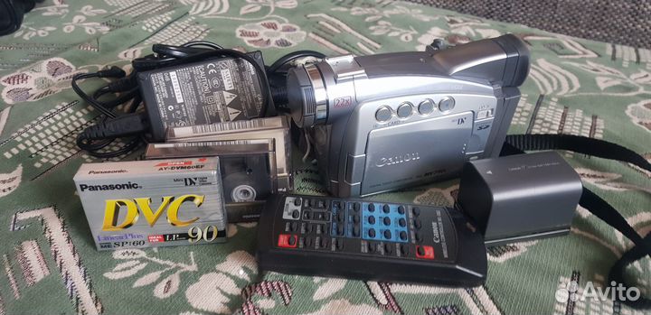 Видеокамера Canon MV750i