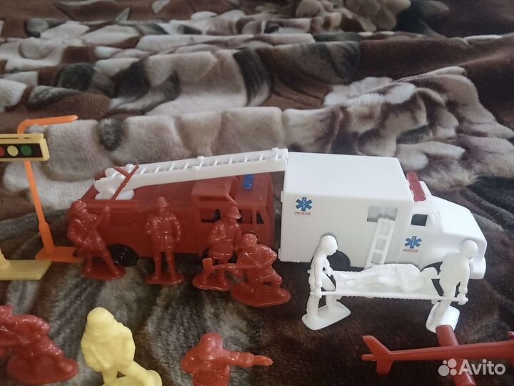 Набор игрушечный Пожарный и Скорая
