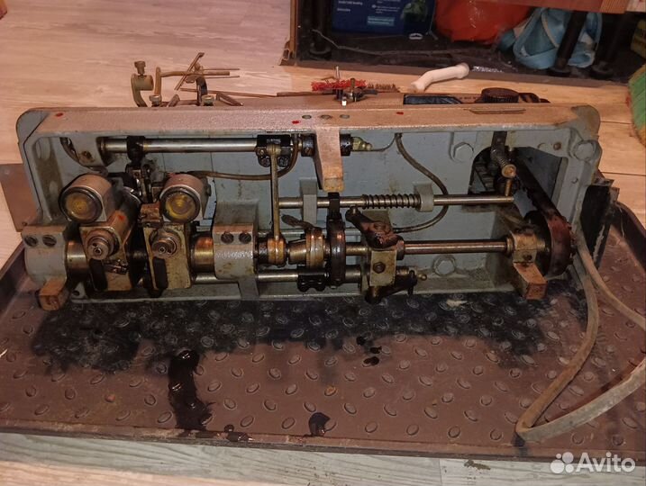 Двухигольная швейная машина minerva