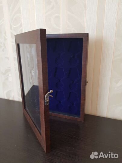 Витрина с планшетом на 12 медалей