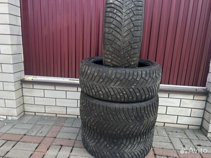 Michelin X-Ice North 4 225/40 R19