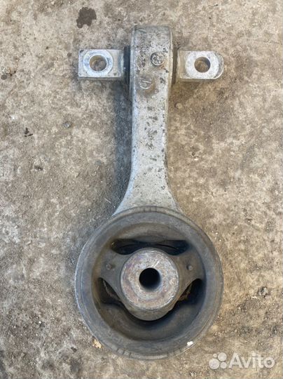 Honda Civic 5D подушка двигателя верхняя