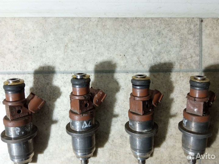 Форсунка Mitsubishi Space Wagon 3 E7T05072