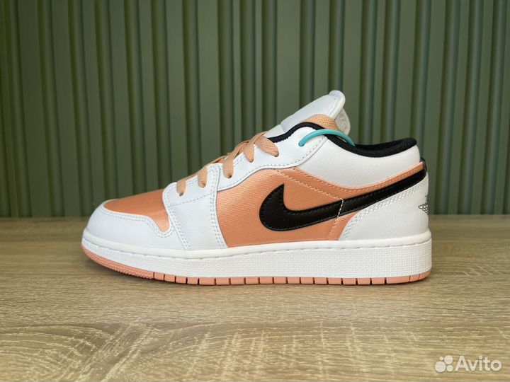 Nike Air Jordan 1 Low Light Madder Root