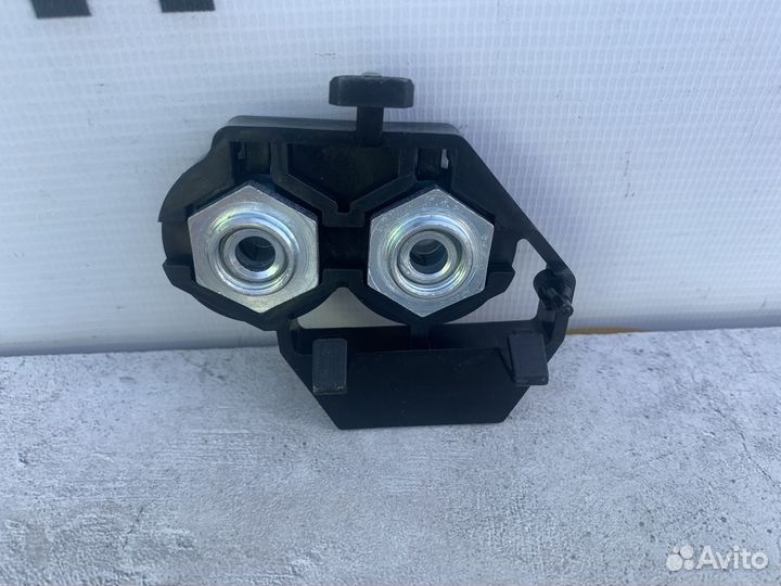 Кронштейн фары правый Mercedes A2056260312