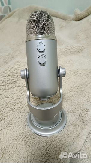 Микрофон Blue Yeti Silver