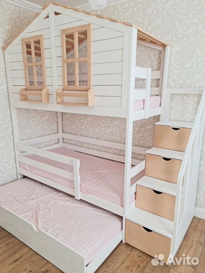 Двухъярусная кровать домик