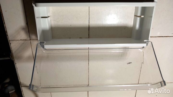 Полочка с прозрачной дверкой для холодильника