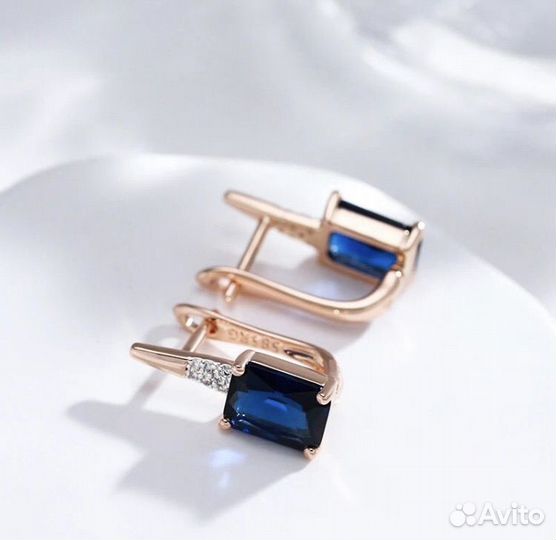 Серьги с крупным синим камнем