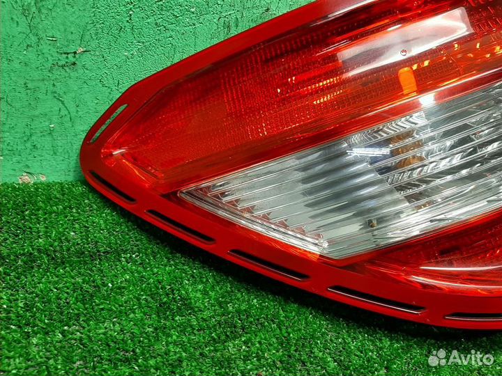 Фонарь задний наружный левый Mercedes Benz C-Clas