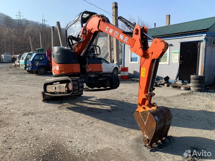 Мини-экскаватор Hitachi ZX30UR, 2013