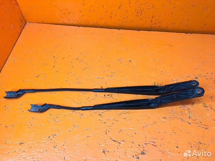 Щеткодержатель (поводок стеклоочистителя, дворник)