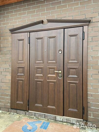 Входные двери в коттедж