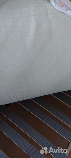 Детская кроватка с маятником и ящиком