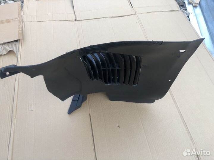 Подкрылок передний правый на порше панамера турбо