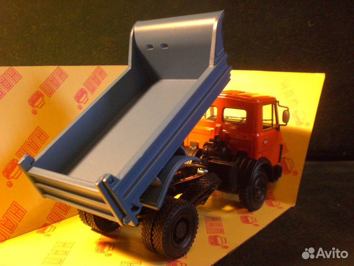 Модель автомобиля маз-5551, новая