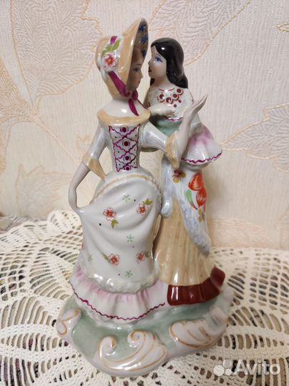 Статуэтка фарфор