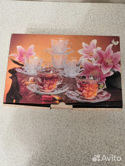Набор чашек с блюдцами