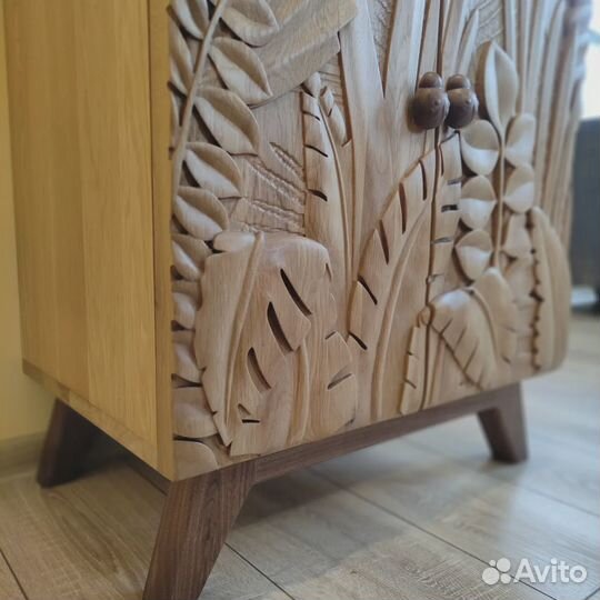 Шкафчик из массива дуба