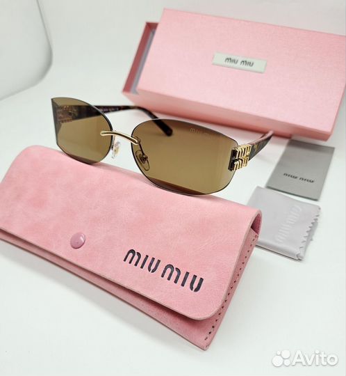 Солнцезащитные очки Miu Miu