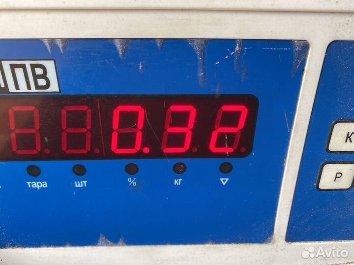 Уплотнитель передней правой двери Toyota Avensis