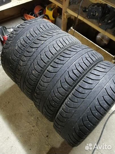 Bridgestone Ice Cruiser 7000 215/60 R17 100