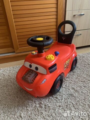 Машинка каталка молния маккун